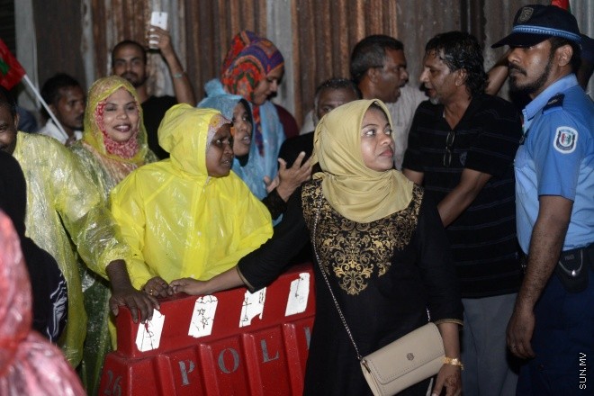 26 އޮގަސްޓް 2016: އިދިކޮޅު އިއްތިހާދުން މާލޭގައި ބޭއްވި އެއްވުމުގެ ތެރެއިން--- ސަން ފޮޓޯ: މުހައްމަދު އަފްރާހް