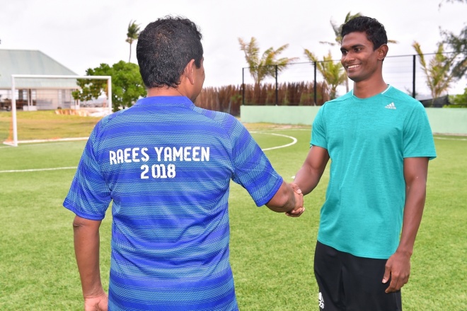 27 އޯގަސްޓް 2016: ރައީސުލްޖުމްހޫރިއްޔާ އަބްދުﷲ ޔާމީން، ރާއްޖޭގެ އެންމެ ބާރު ދުވުންތެރިޔާ ހަސަން ސާއިދު އާއެކު އާރަށުގައި "ޓްރެއިނިން ވިތް އެމްވީ ޗެމްޕްސް"ގެ ތަމްރީން ފުރިހަމަ ކުރެއްވުން -- ފޮޓޯ: ރައީސް އޮފީސް