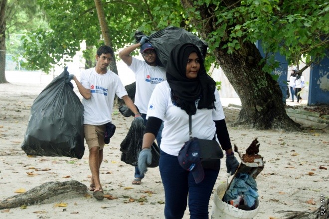 އޯގަސްޓް 27، 2016:  މޯލްޑިވްސް ޓްރާންސްޕޯޓް އެންޑް ކޮންޓްރެކްޓިން ކޮމްޕެނީގެ މުވައްޒަފުން ވިލިމާލެއިން ކުނި ނަގައި ސާފުކުރުމަށް ބޭއްވި ހަރަކާތްތަކުގެ ތެރެއިން -- ސަން ފޮޓޯ/ ފަޔާޒު މޫސާ