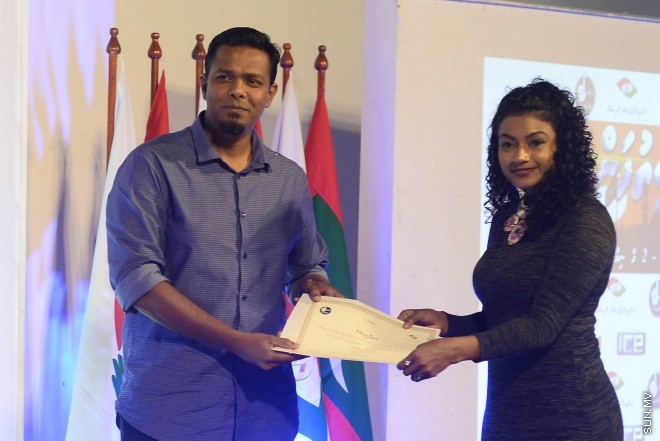 28 އޮގަސްޓް 2016: ބިތުފަންގީގެ ދެވަން ސިލްސިލާ ނިންމާލުމުގެ ރަސްމިއްޔާތުގެ ތެރެެއިން---ސަން ފޮޓޯ: މުހައްމަދު އަފްރާހް