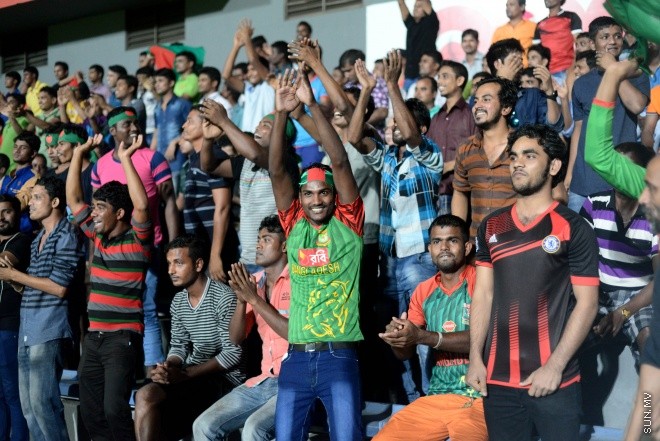 ގައުމީ ފުޓްބޯޅަ ދަނޑުގައި ދިވެހި ސަޕޯޓަރުންނަށް ވުރެ ބަންގްލަދޭޝް ސަޕޯޓަރުން ގިނަ-- ސަން ފޮޓޯ/ މުހައްމަދު އަފްރާހް
