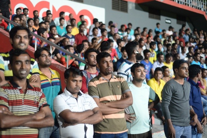 ގައުމީ ފުޓްބޯޅަ ދަނޑުގައި ދިވެހި ސަޕޯޓަރުންނަށް ވުރެ ބަންގްލަދޭޝް ސަޕޯޓަރުން ގިނަ-- ސަން ފޮޓޯ/ މުހައްމަދު އަފްރާހް