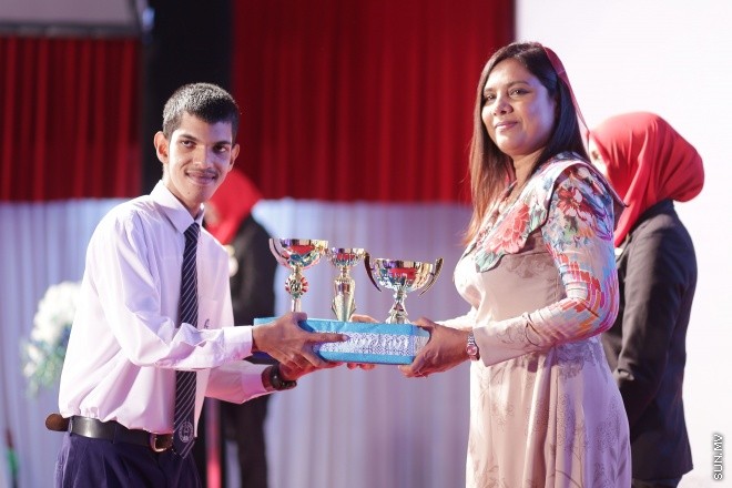 ސެޕްޓެމްބަރ 2، 2016: އިސްކަންދަރު ސްކޫލްގެ 2015ވަނަ އަހަރުގެ އަހަރީ އިނާމް ދިނުމުގެ ރަސްމިއްޔާތުގެ ތެރެއިން -- ސަން ފޮޓޯ/ ފަޔާޒު މޫސާ
