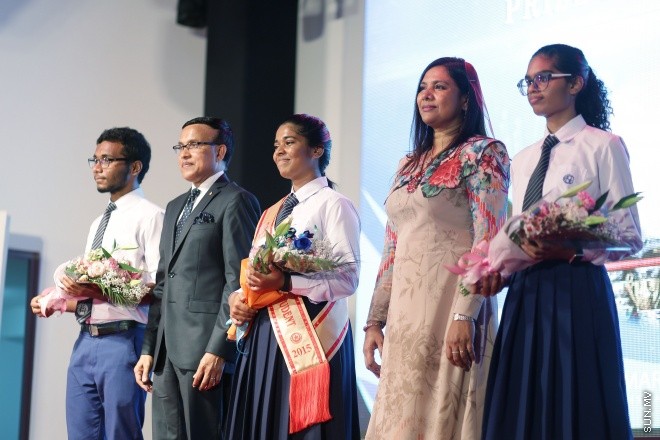 ސެޕްޓެމްބަރ 2، 2016: އިސްކަންދަރު ސްކޫލްގެ 2015ވަނަ އަހަރުގެ އަހަރީ އިނާމް ދިނުމުގެ ރަސްމިއްޔާތުގެ ތެރެއިން -- ސަން ފޮޓޯ/ ފަޔާޒު މޫސާ