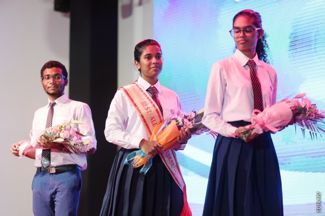 ސެޕްޓެމްބަރ 2، 2016: އިސްކަންދަރު ސްކޫލްގެ 2015ވަނަ އަހަރުގެ އަހަރީ އިނާމް ދިނުމުގެ ރަސްމިއްޔާތުގެ ތެރެއިން -- ސަން ފޮޓޯ/ ފަޔާޒު މޫސާ