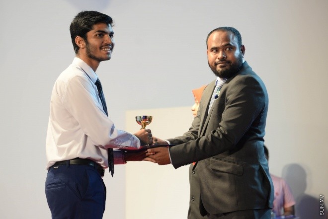 ސެޕްޓެމްބަރ 2، 2016: އިސްކަންދަރު ސްކޫލްގެ 2015ވަނަ އަހަރުގެ އަހަރީ އިނާމް ދިނުމުގެ ރަސްމިއްޔާތުގެ ތެރެއިން -- ސަން ފޮޓޯ/ މުހައްމަދު އަފްރާހް