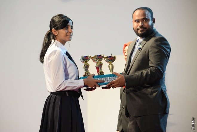 ސެޕްޓެމްބަރ 2، 2016: އިސްކަންދަރު ސްކޫލްގެ 2015ވަނަ އަހަރުގެ އަހަރީ އިނާމް ދިނުމުގެ ރަސްމިއްޔާތުގެ ތެރެއިން -- ސަން ފޮޓޯ/ މުހައްމަދު އަފްރާހް