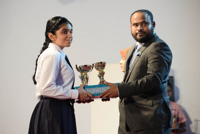 ސެޕްޓެމްބަރ 2، 2016: އިސްކަންދަރު ސްކޫލްގެ 2015ވަނަ އަހަރުގެ އަހަރީ އިނާމް ދިނުމުގެ ރަސްމިއްޔާތުގެ ތެރެއިން -- ސަން ފޮޓޯ/ މުހައްމަދު އަފްރާހް