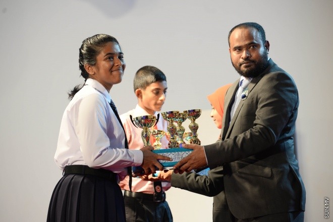 ސެޕްޓެމްބަރ 2، 2016: އިސްކަންދަރު ސްކޫލްގެ 2015ވަނަ އަހަރުގެ އަހަރީ އިނާމް ދިނުމުގެ ރަސްމިއްޔާތުގެ ތެރެއިން -- ސަން ފޮޓޯ/ މުހައްމަދު އަފްރާހް