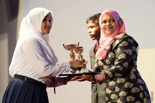 ސެޕްޓެމްބަރ 2، 2016: އިސްކަންދަރު ސްކޫލްގެ 2015ވަނަ އަހަރުގެ އަހަރީ އިނާމް ދިނުމުގެ ރަސްމިއްޔާތުގެ ތެރެއިން -- ސަން ފޮޓޯ/ މުހައްމަދު އަފްރާހް