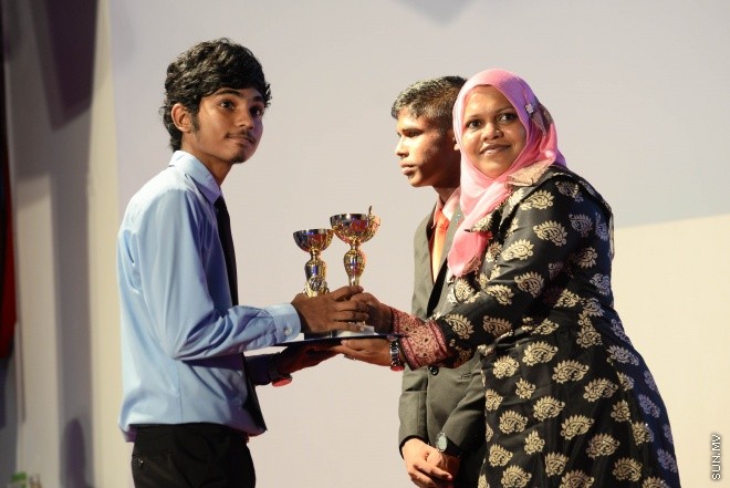 ސެޕްޓެމްބަރ 2، 2016: އިސްކަންދަރު ސްކޫލްގެ 2015ވަނަ އަހަރުގެ އަހަރީ އިނާމް ދިނުމުގެ ރަސްމިއްޔާތުގެ ތެރެއިން -- ސަން ފޮޓޯ/ މުހައްމަދު އަފްރާހް
