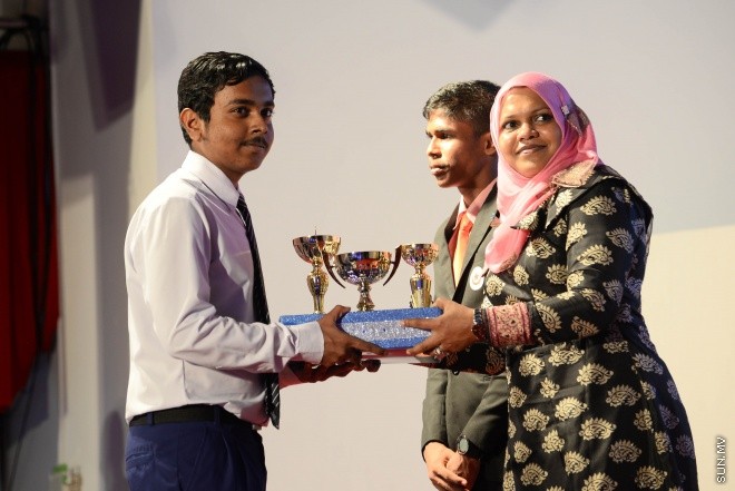 ސެޕްޓެމްބަރ 2، 2016: އިސްކަންދަރު ސްކޫލްގެ 2015ވަނަ އަހަރުގެ އަހަރީ އިނާމް ދިނުމުގެ ރަސްމިއްޔާތުގެ ތެރެއިން -- ސަން ފޮޓޯ/ މުހައްމަދު އަފްރާހް