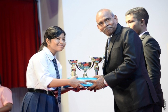 ސެޕްޓެމްބަރ 2، 2016: އިސްކަންދަރު ސްކޫލްގެ 2015ވަނަ އަހަރުގެ އަހަރީ އިނާމް ދިނުމުގެ ރަސްމިއްޔާތުގެ ތެރެއިން -- ސަން ފޮޓޯ/ މުހައްމަދު އަފްރާހް