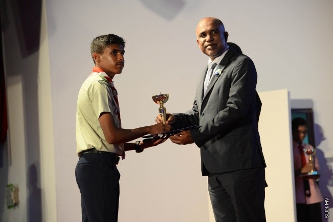 ސެޕްޓެމްބަރ 2، 2016: އިސްކަންދަރު ސްކޫލްގެ 2015ވަނަ އަހަރުގެ އަހަރީ އިނާމް ދިނުމުގެ ރަސްމިއްޔާތުގެ ތެރެއިން -- ސަން ފޮޓޯ/ މުހައްމަދު އަފްރާހް