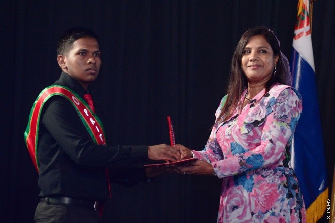 ސެޕްޓެމްބަރ 5، 2016: މަޖީދިއްޔާ ސްކޫލްގެ މިދިޔަ އަހަރުގެ އަހަރީ އިނާމު ދިނުމުގެ ޖަލްސާގެ ތެރެއިން -- ސަން ފޮޓޯ/ ފަޔާޒު މޫސާ