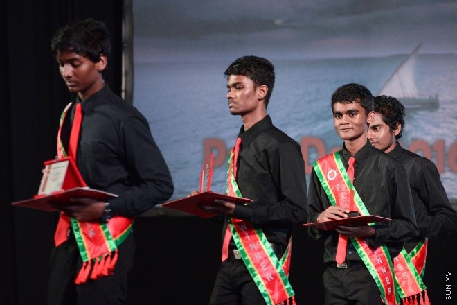 ސެޕްޓެމްބަރ 5، 2016: މަޖީދިއްޔާ ސްކޫލްގެ މިދިޔަ އަހަރުގެ އަހަރީ އިނާމު ދިނުމުގެ ޖަލްސާގެ ތެރެއިން -- ސަން ފޮޓޯ/ ފަޔާޒު މޫސާ