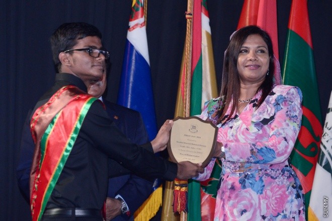 ސެޕްޓެމްބަރ 5، 2016: މަޖީދިއްޔާ ސްކޫލްގެ މިދިޔަ އަހަރުގެ އަހަރީ އިނާމު ދިނުމުގެ ޖަލްސާގެ ތެރެއިން -- ސަން ފޮޓޯ/ ފަޔާޒު މޫސާ