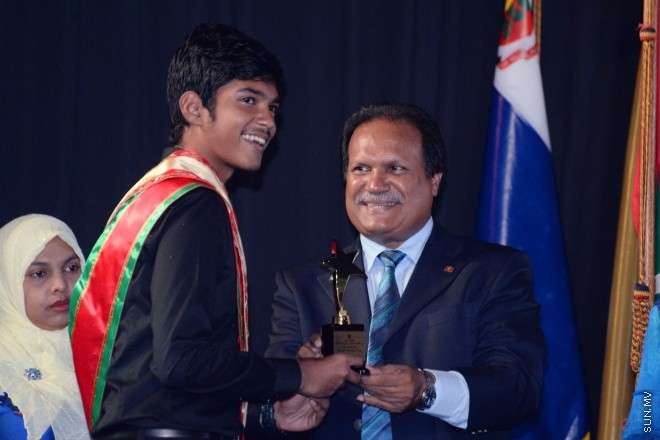 ސެޕްޓެމްބަރ 5، 2016: މަޖީދިއްޔާ ސްކޫލްގެ މިދިޔަ އަހަރުގެ އަހަރީ އިނާމު ދިނުމުގެ ޖަލްސާގެ ތެރެއިން -- ސަން ފޮޓޯ/ ފަޔާޒު މޫސާ
