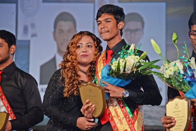 ސެޕްޓެމްބަރ 5، 2016: މަޖީދިއްޔާ ސްކޫލްގެ މިދިޔަ އަހަރުގެ އަހަރީ އިނާމު ދިނުމުގެ ޖަލްސާގެ ތެރެއިން -- ސަން ފޮޓޯ/ ފަޔާޒު މޫސާ