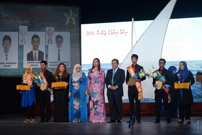 ސެޕްޓެމްބަރ 5، 2016: މަޖީދިއްޔާ ސްކޫލްގެ މިދިޔަ އަހަރުގެ އަހަރީ އިނާމު ދިނުމުގެ ޖަލްސާގެ ތެރެއިން -- ސަން ފޮޓޯ/ ފަޔާޒު މޫސާ