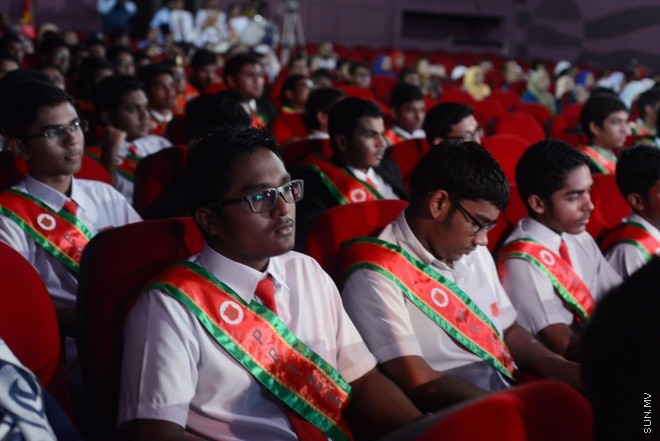 ސެޕްޓެމްބަރ 5، 2016: މަޖީދިއްޔާ ސްކޫލްގެ މިދިޔަ އަހަރުގެ އަހަރީ އިނާމު ދިނުމުގެ ޖަލްސާގެ ތެރެއިން -- ސަން ފޮޓޯ/ ފަޔާޒު މޫސާ