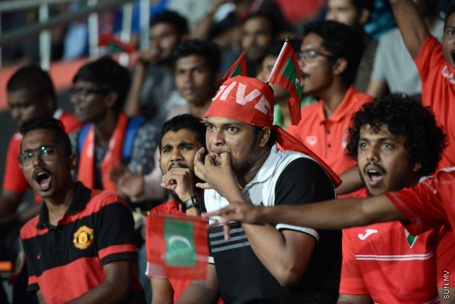 ސެޕްޓެމްބަރ 6، 2016: އޭއެފްސީ އޭޝިއަން ކަޕް ކޮލިފިކޭޝަންގެ ޕްލޭއޯފް ފުރަތަމަ ލެގުގައި ރާއްޖެ އާއި ލާއޯސް ބައްދަލުކުރި މެޗުގެ ތެރެއިން -- ސަން ފޮޓޯ/ ފަޔާޒު މޫސާ