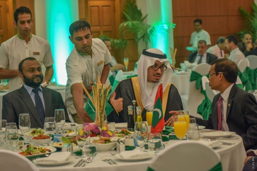 ސެޕްޓެމްބަރ23، 2016: ސައުދީ އަރަބިއްޔާގެ 86 ވަނަ ގައުމީ ދުވަހުގެ މުނާސްބަތުގައި ކުރުބާ މޯލްޑިވްސް ރިސޯޓްގައި ބޭއްވި ރަސްމިއްޔާތުގެ ތެރެއިން--- ސަން ފޮޓޯ: މުހައްމަދު އަފްރާހް