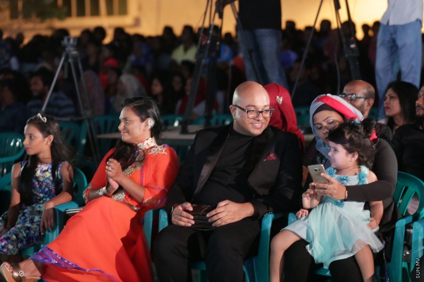 ސެޕްޓެމްބަރ 25، 2016: މަޝްހޫރު ޑައިރެކްޓަރު ފާތިމަތު ނަހުލާގެ ފިލްމް 4426ގެ ޕްރޮމޯޝަނަލް ލަވަ ރިލީޒް ކުރުމަށް ސޯޝަލް ސެންޓަރުގައި ބޭއްވި ޝޯގެ ތެރެއިން -- ސަން ފޮޓޯ/ ފަޔާޒު މޫސާ