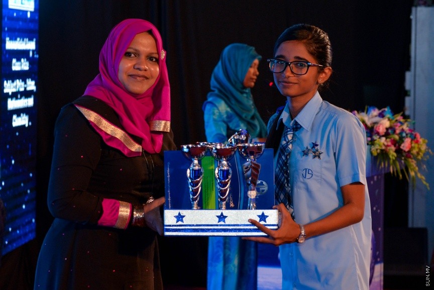 25 ސެޕްޓެމްބަރ 2016: ޖަމާލުއްދިީން ސްކޫލްގެ 2015ވަނަ އަހަރުގެ އަހަރީ އިނާމް ދިނުމުގެ ރަސްމިއްޔާތުގެ ތެރެއިން -- ސަން ފޮޓޯ/ މުހައްމަދު އަފްރާހް