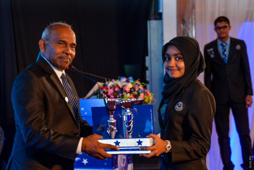 25 ސެޕްޓެމްބަރ 2016: ޖަމާލުއްދިީން ސްކޫލްގެ 2015ވަނަ އަހަރުގެ އަހަރީ އިނާމް ދިނުމުގެ ރަސްމިއްޔާތުގެ ތެރެއިން -- ސަން ފޮޓޯ/ މުހައްމަދު އަފްރާހް