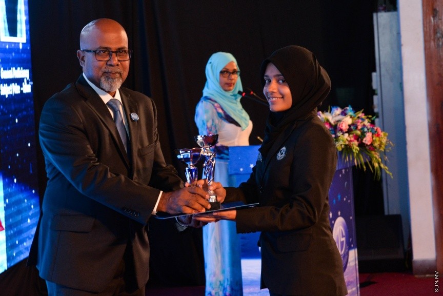25 ސެޕްޓެމްބަރ 2016: ޖަމާލުއްދިީން ސްކޫލްގެ 2015ވަނަ އަހަރުގެ އަހަރީ އިނާމް ދިނުމުގެ ރަސްމިއްޔާތުގެ ތެރެއިން -- ސަން ފޮޓޯ/ މުހައްމަދު އަފްރާހް