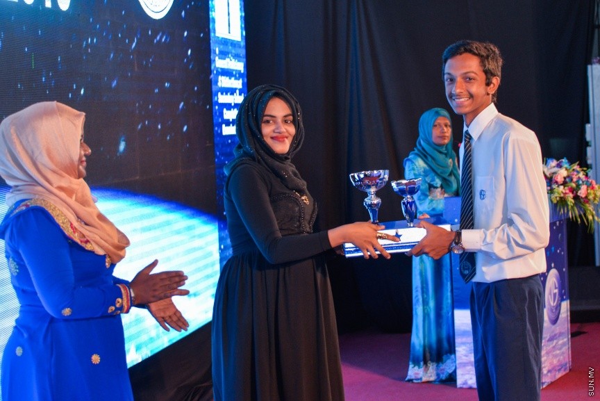 25 ސެޕްޓެމްބަރ 2016: ޖަމާލުއްދިީން ސްކޫލްގެ 2015ވަނަ އަހަރުގެ އަހަރީ އިނާމް ދިނުމުގެ ރަސްމިއްޔާތުގެ ތެރެއިން -- ސަން ފޮޓޯ/ މުހައްމަދު އަފްރާހް