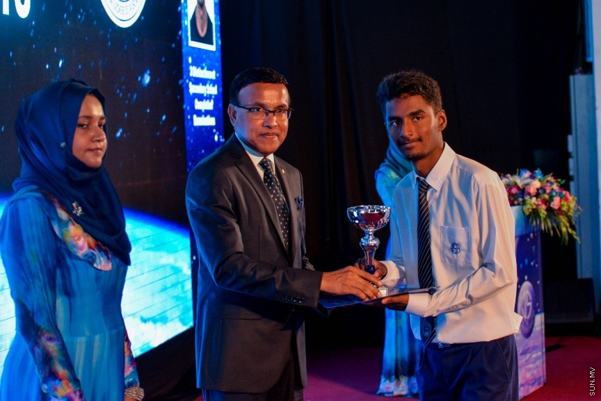 25 ސެޕްޓެމްބަރ 2016: ޖަމާލުއްދިީން ސްކޫލްގެ 2015ވަނަ އަހަރުގެ އަހަރީ އިނާމް ދިނުމުގެ ރަސްމިއްޔާތުގެ ތެރެއިން -- ސަން ފޮޓޯ/ މުހައްމަދު އަފްރާހް