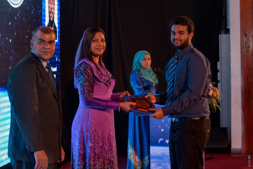 25 ސެޕްޓެމްބަރ 2016: ޖަމާލުއްދިީން ސްކޫލްގެ 2015ވަނަ އަހަރުގެ އަހަރީ އިނާމް ދިނުމުގެ ރަސްމިއްޔާތުގެ ތެރެއިން -- ސަން ފޮޓޯ/ މުހައްމަދު އަފްރާހް