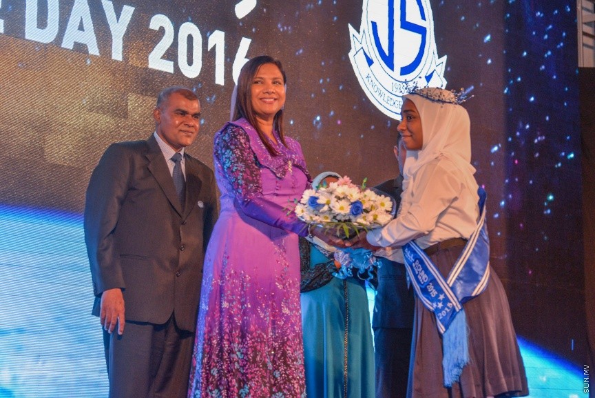 25 ސެޕްޓެމްބަރ 2016: ޖަމާލުއްދިީން ސްކޫލްގެ 2015ވަނަ އަހަރުގެ އަހަރީ އިނާމް ދިނުމުގެ ރަސްމިއްޔާތުގެ ތެރެއިން -- ސަން ފޮޓޯ/ މުހައްމަދު އަފްރާހް