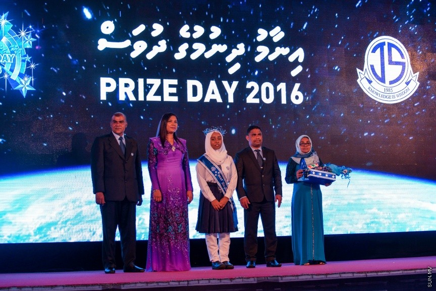 25 ސެޕްޓެމްބަރ 2016: ޖަމާލުއްދިީން ސްކޫލްގެ 2015ވަނަ އަހަރުގެ އަހަރީ އިނާމް ދިނުމުގެ ރަސްމިއްޔާތުގެ ތެރެއިން -- ސަން ފޮޓޯ/ މުހައްމަދު އަފްރާހް