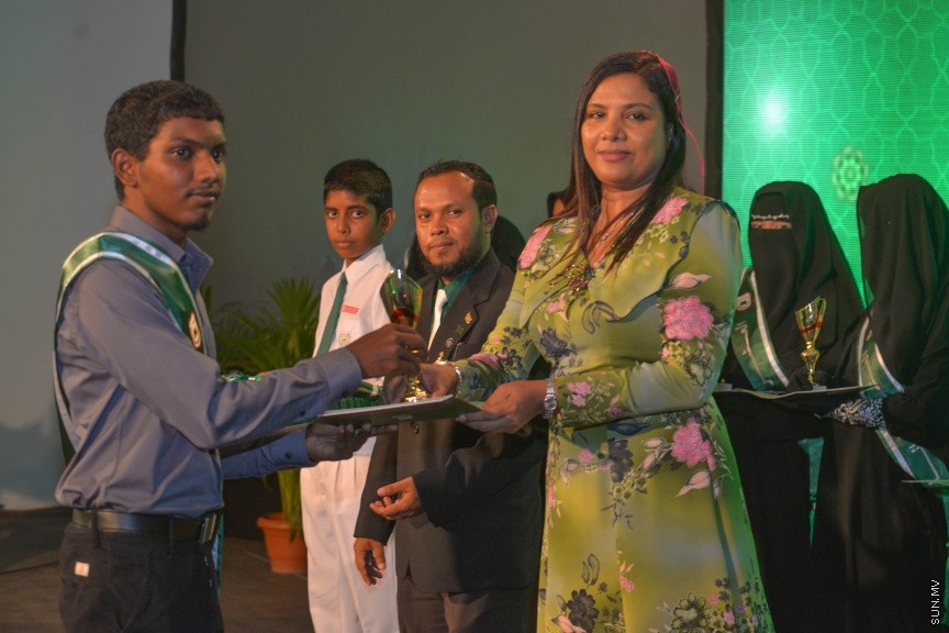 26 ސެޕްޓެމްބަރ 2016:އަރަބިއްޔާ ސުކޫލްގެ 2015ވަނަ އަހަރުގެ އަހަރީ އިނާމް ދިނުމުގެ ރަސްމިއްޔާތުގެ ތެރެއިން -- ސަން ފޮޓޯ/ މުހައްމަދު އަފްރާހް