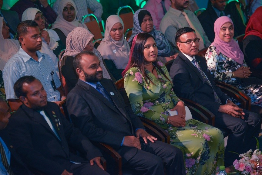26 ސެޕްޓެމްބަރ 2016:އަރަބިއްޔާ ސުކޫލްގެ 2015ވަނަ އަހަރުގެ އަހަރީ އިނާމް ދިނުމުގެ ރަސްމިއްޔާތުގެ ތެރެއިން -- ސަން ފޮޓޯ/ މުހައްމަދު އަފްރާހް