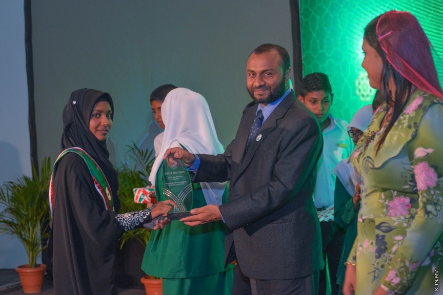 26 ސެޕްޓެމްބަރ 2016:އަރަބިއްޔާ ސުކޫލްގެ 2015ވަނަ އަހަރުގެ އަހަރީ އިނާމް ދިނުމުގެ ރަސްމިއްޔާތުގެ ތެރެއިން -- ސަން ފޮޓޯ/ މުހައްމަދު އަފްރާހް