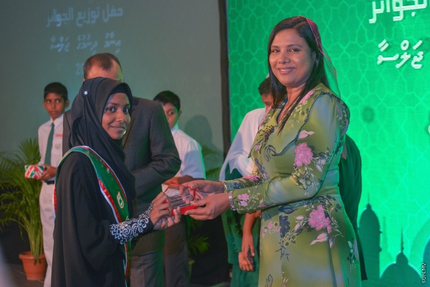 26 ސެޕްޓެމްބަރ 2016:އަރަބިއްޔާ ސުކޫލްގެ 2015ވަނަ އަހަރުގެ އަހަރީ އިނާމް ދިނުމުގެ ރަސްމިއްޔާތުގެ ތެރެއިން -- ސަން ފޮޓޯ/ މުހައްމަދު އަފްރާހް