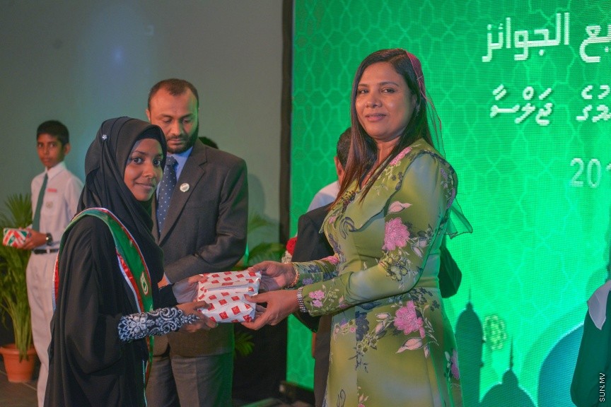 26 ސެޕްޓެމްބަރ 2016:އަރަބިއްޔާ ސުކޫލްގެ 2015ވަނަ އަހަރުގެ އަހަރީ އިނާމް ދިނުމުގެ ރަސްމިއްޔާތުގެ ތެރެއިން -- ސަން ފޮޓޯ/ މުހައްމަދު އަފްރާހް