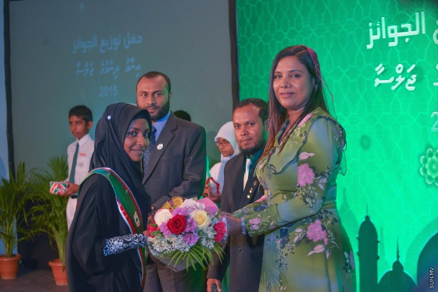 26 ސެޕްޓެމްބަރ 2016:އަރަބިއްޔާ ސުކޫލްގެ 2015ވަނަ އަހަރުގެ އަހަރީ އިނާމް ދިނުމުގެ ރަސްމިއްޔާތުގެ ތެރެއިން -- ސަން ފޮޓޯ/ މުހައްމަދު އަފްރާހް