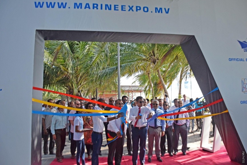 ސެޕްޓެމްބަރ 27، 2016: މޯލްޑިވްސް މެރިން އެކްސްޕޯ ހުޅުވުމަށް ހުޅުމާލޭގައި ބޭއްވި ހަފްލާގެ ތެރެއިން -- ސަން ފޮޓޯ/ ފަޔާޒު މޫސާ