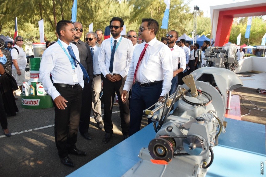 ސެޕްޓެމްބަރ 27، 2016: މޯލްޑިވްސް މެރިން އެކްސްޕޯ ހުޅުވުމަށް ހުޅުމާލޭގައި ބޭއްވި ހަފްލާގެ ތެރެއިން -- ސަން ފޮޓޯ/ ފަޔާޒު މޫސާ