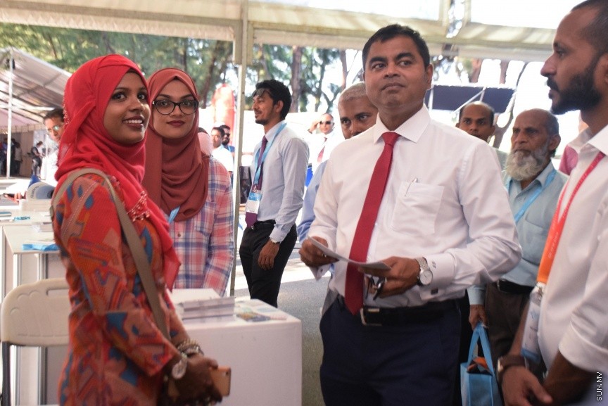ސެޕްޓެމްބަރ 27، 2016: މޯލްޑިވްސް މެރިން އެކްސްޕޯ ހުޅުވުމަށް ހުޅުމާލޭގައި ބޭއްވި ހަފްލާގެ ތެރެއިން -- ސަން ފޮޓޯ/ ފަޔާޒު މޫސާ