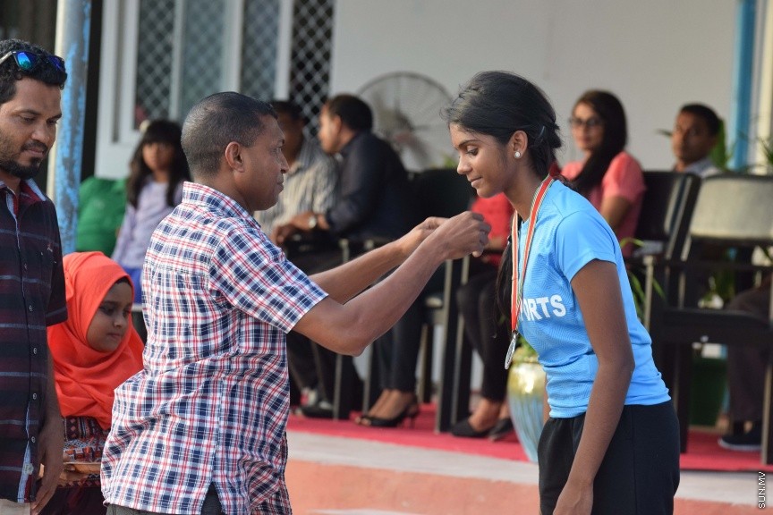 އޮކްޓޯބަރ 8، 2016: ގައުމީ އެތުލެޓިކްސް މުބާރާތުގެ ނިންމުމުގެ ރަސްމިއްޔާތުގެ ތެރެއިން -- ސަން ފޮޓޯ/ ފަޔާޒު މޫސާ