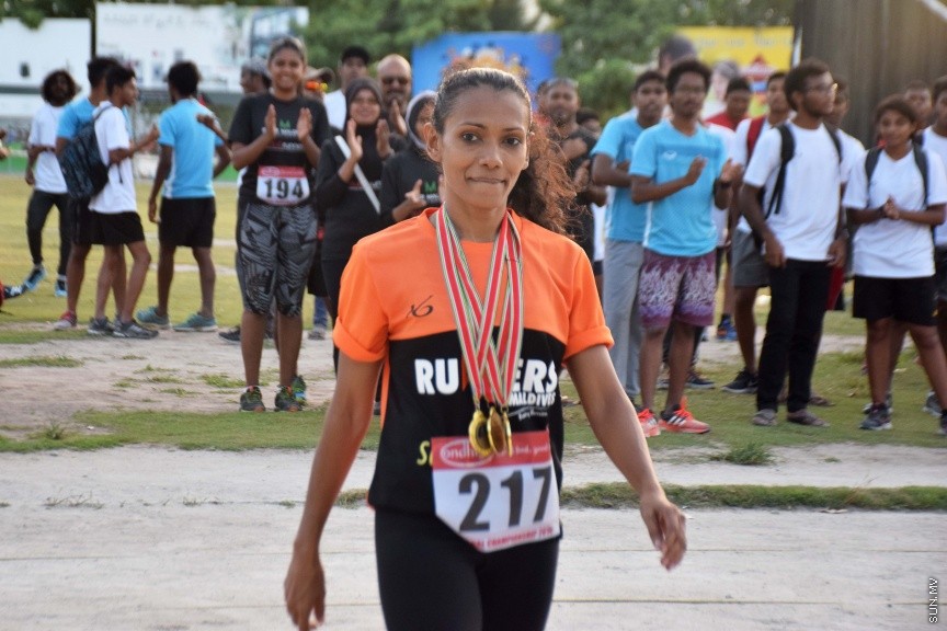 އޮކްޓޯބަރ 8، 2016: ގައުމީ އެތުލެޓިކްސް މުބާރާތުގެ ނިންމުމުގެ ރަސްމިއްޔާތުގެ ތެރެއިން -- ސަން ފޮޓޯ/ ފަޔާޒު މޫސާ
