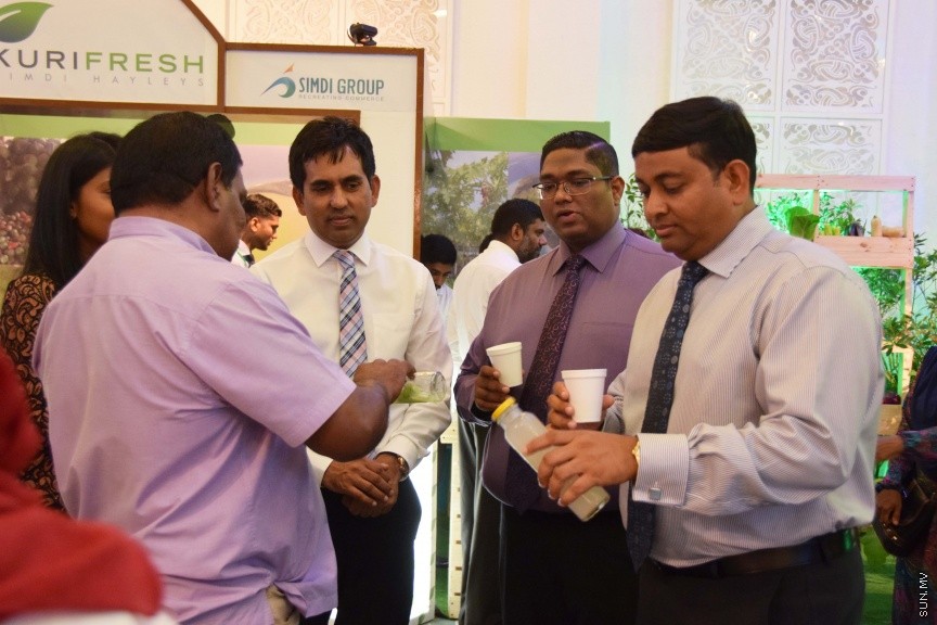 އޮކްޓޯބަރ 10، 2016: ދަނޑުވެރިންގެ ދުވަހާ ގުޅިގެން ދަރުބާރުގޭގައި ކުރިއަށް ދާ  ދަނޑުވެރިކަމުގެ ހާއްސަ މައުރަޒުގެ ތެރެއިން -- ސަން ފޮޓޯ/ ފަޔާޒު މޫސާ