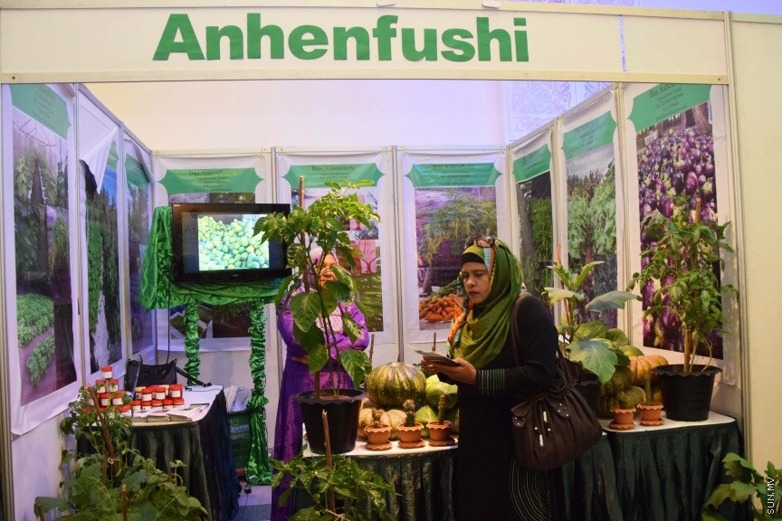އޮކްޓޯބަރ 10، 2016: ދަނޑުވެރިންގެ ދުވަހާ ގުޅިގެން ދަރުބާރުގޭގައި ކުރިއަށް ދާ  ދަނޑުވެރިކަމުގެ ހާއްސަ މައުރަޒުގެ ތެރެއިން -- ސަން ފޮޓޯ/ ފަޔާޒު މޫސާ