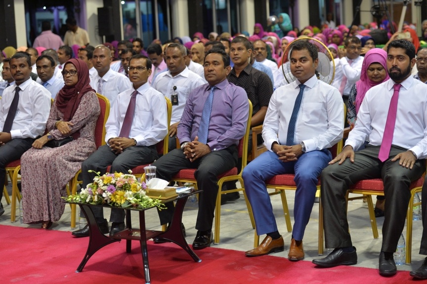 އޮކްޓޯބަރ 10، 2016: ފުވައްމުލައް ސިޓީގެ ފަނާއި ނަރުދަމާގެ ނިޒާމްގެ އަމަލީ މަސައްކަތް ފެއްޓެވުމަށް  ފުވައްމުލައް ސިޓީގައި  ބޭއްވި ޖަލްސާގެ ތެރެއިން -- ފޮޓޯ/ ރައީސް އޮފީސް